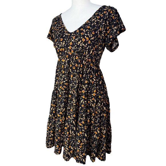 Urban Outfitters Floral Skater Dress 
V-Neck Short Sleeve Size S - Picture 2 of 8
